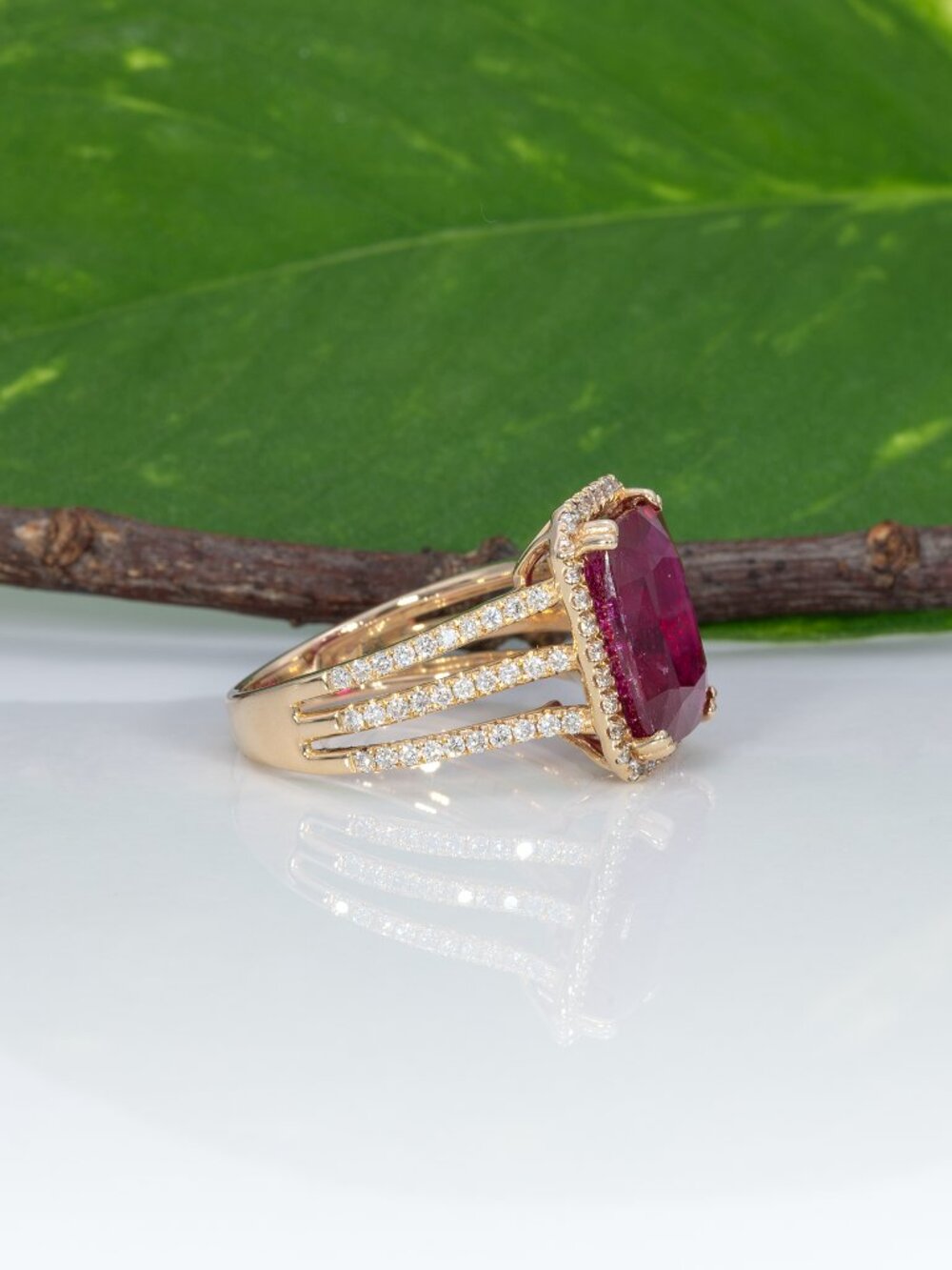 7.6Ct Madagascar Ruby Ring with Earth-Mined Diamond Accents: Solid 14K Gold - Picture 6 of 9